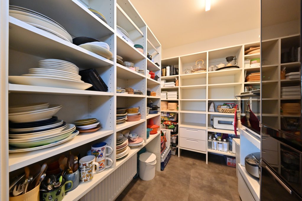 パントリー、食器収納、食品庫、冷蔵庫、架電収納