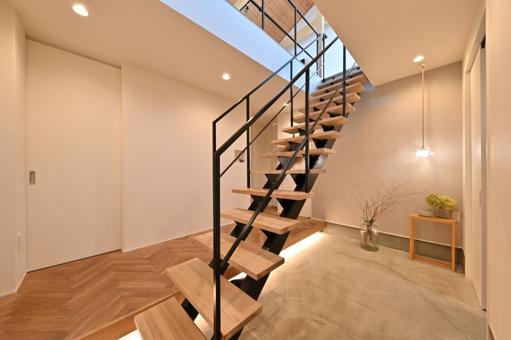 デザイン階段、オープン階段、玄関土間