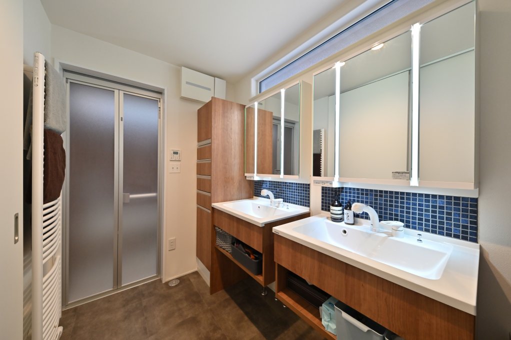 2ボウル洗面台、洗面タイル